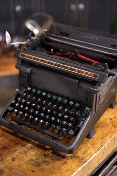 Machine à écrire vintage Jappy 121 